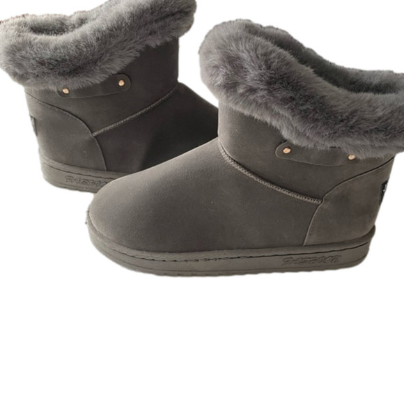 𝅺GREY furry boots - Picture 1 of 2